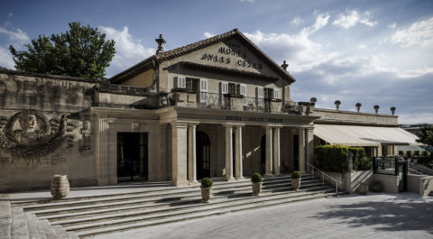 Façade de l'hôtel Mgallery Jules César à Arles